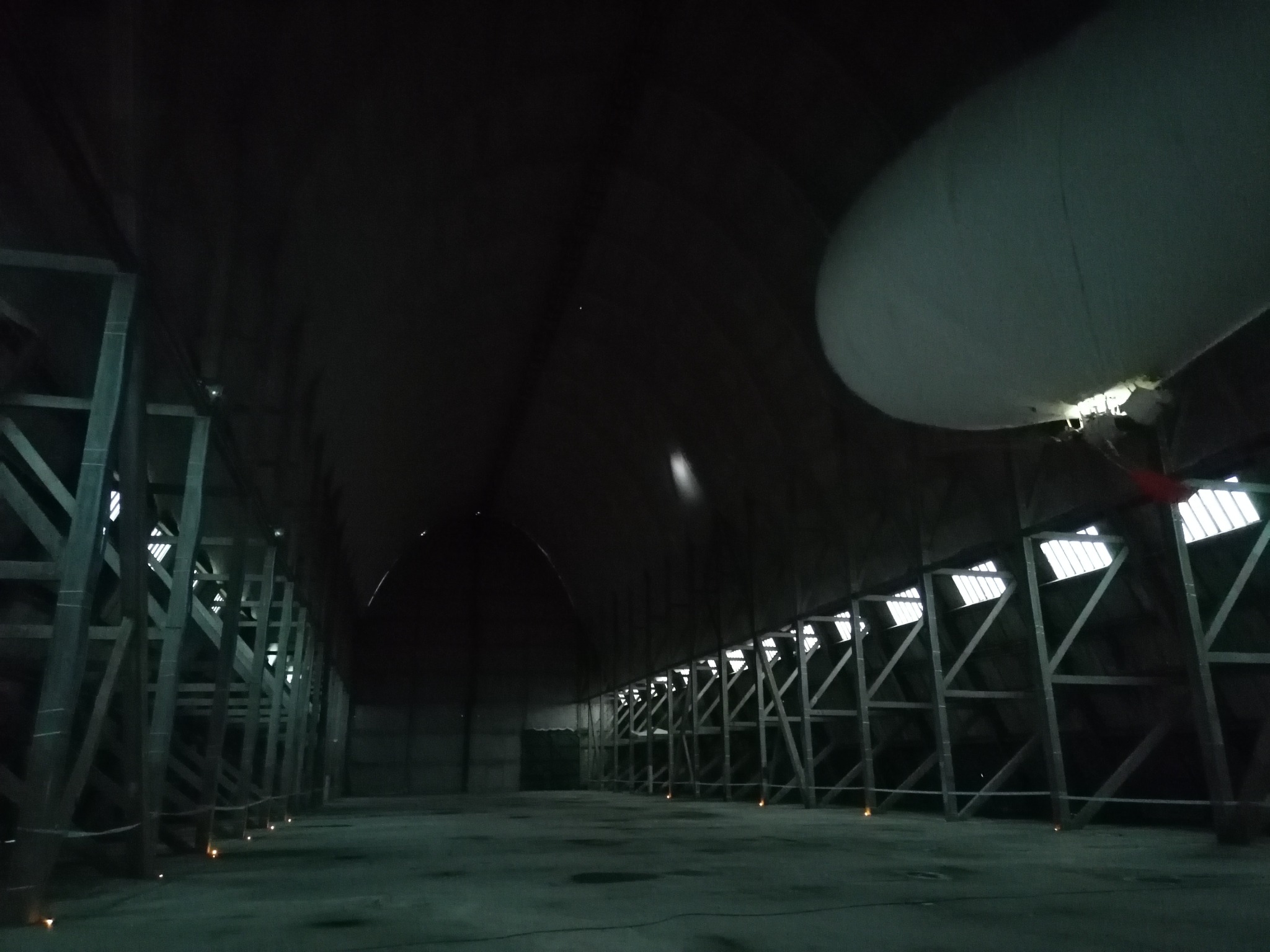 Indoor helium flying experience met Aéroplume